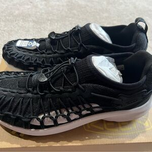 Keen Black/White Uneek Sneaker Box